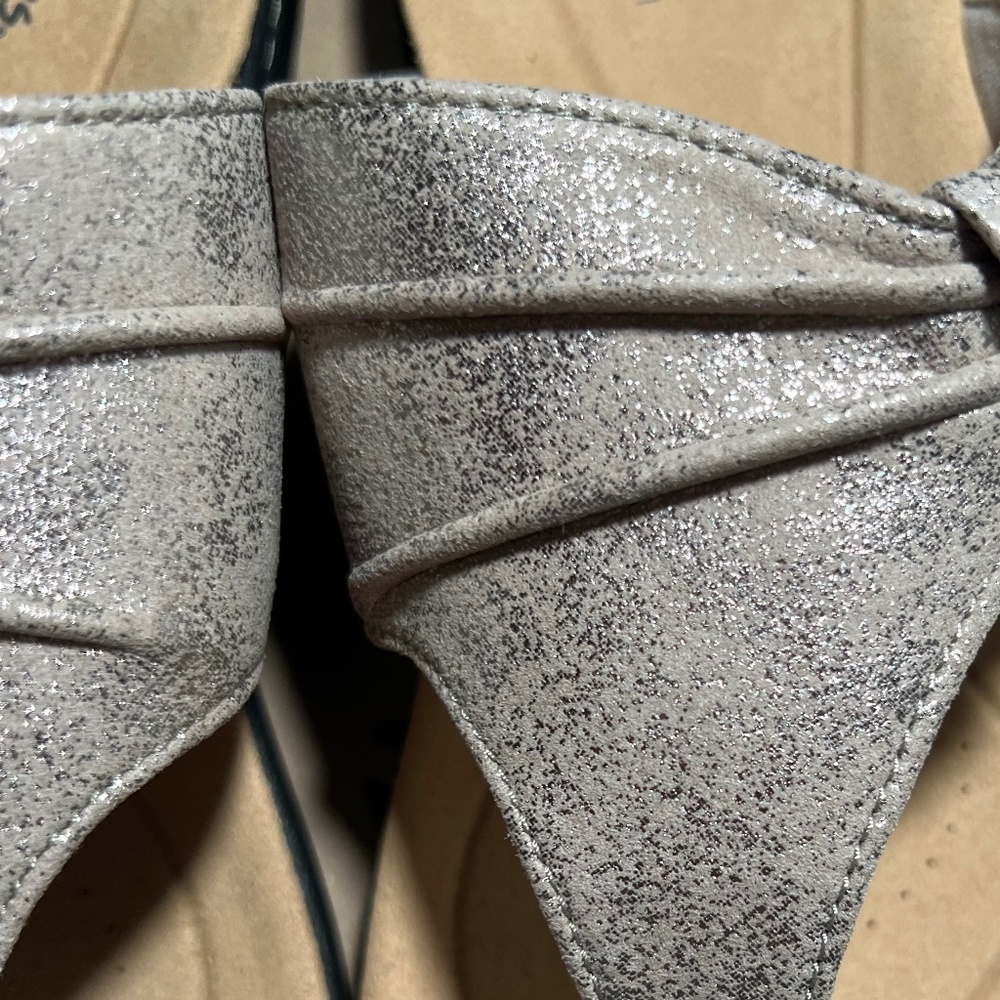 Clarks Taupe Metallic Laurieann Rae Flat Sandal - Picture 11 of 13